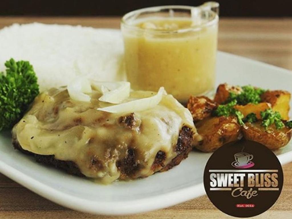 Salisbury Steak a kid and adults favorite bring over the family this Saturday we are open from 9am to 9pm