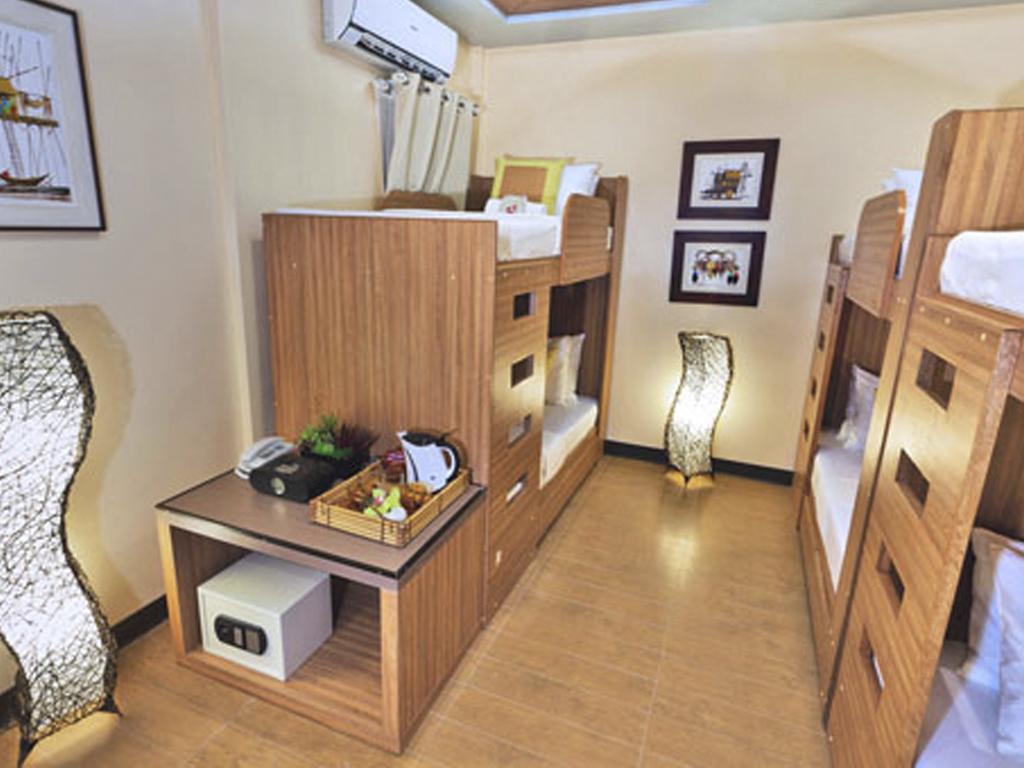 Bunk Pods are designed for larger groups of up to six guests. These fully air conditioned pods have three comfortable bunk beds that are fitted with 100% cotton sheets