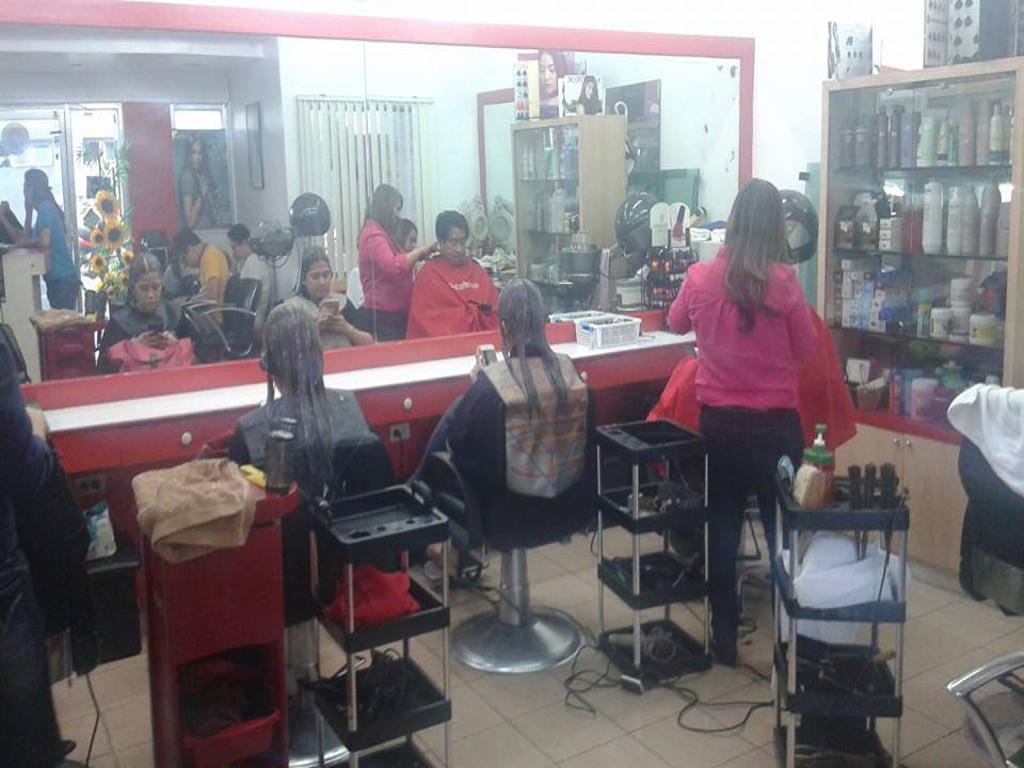 Myrna Fariñas Salon for men & women